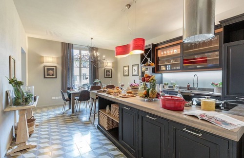 Lucca Historical Center Appartement | Penthouse de luxe sur la place centrale à l'intérieur des remparts de Lucques