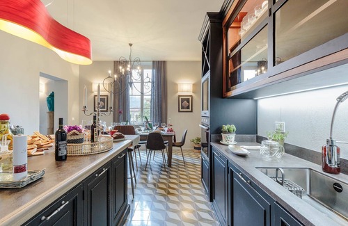 Lucca Historical Center Appartement | Penthouse de luxe sur la place centrale à l'intérieur des remparts de Lucques