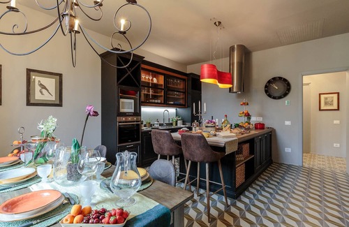 Lucca Historical Center Appartement | Penthouse de luxe sur la place centrale à l'intérieur des remparts de Lucques