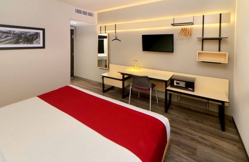 North Hotel Zone Hôtel | Puerto Vallarta Hotel Zone Stay – Marina, Beach, Dining & Shopping All Nearby