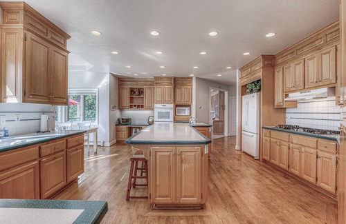 Clinton Maison | Puget Sound-view group getaway with water views, games & entertainment
