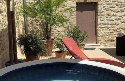 Pujaut Maison | Pujaut, Gard, provence, Avignon, Gîte cœur de village "sous le clocher