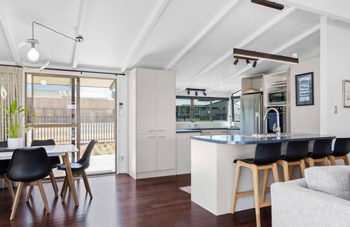 Pukehina Maison | Pukehina Estuary Sunset Views Holiday Home
