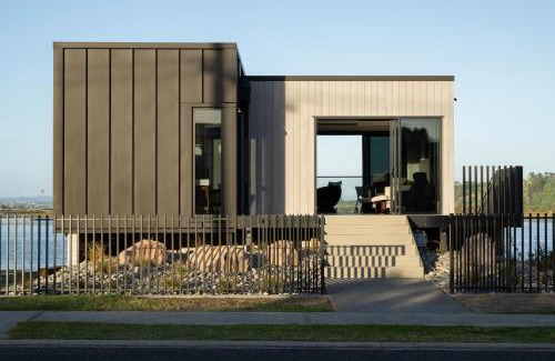 Pukehina Maison | Pukehina Estuary Sunset Views Townhouse & Studio