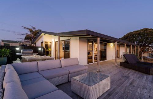 Pukehina Maison | Pukehina Estuary Sunset Views Holiday Home