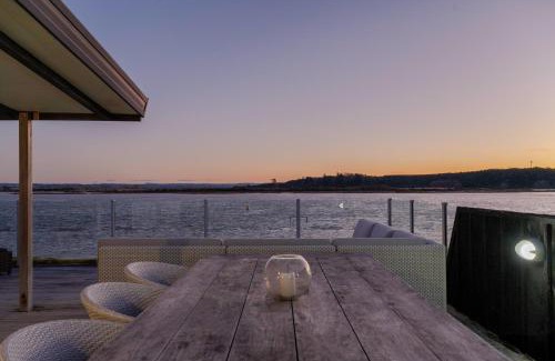 Pukehina Maison | Pukehina Estuary Sunset Views Holiday Home