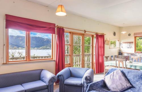 Linkwater Maison | Pukeko Cottage - Marlborough Sounds Retreat