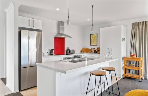 Wharewaka Maison | Puna Rise - Taupo Holiday Home