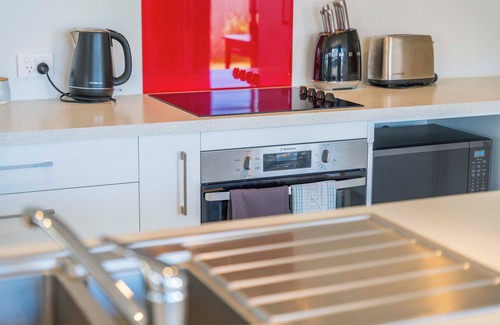 Wharewaka Maison | Puna Rise - Taupo Holiday Home