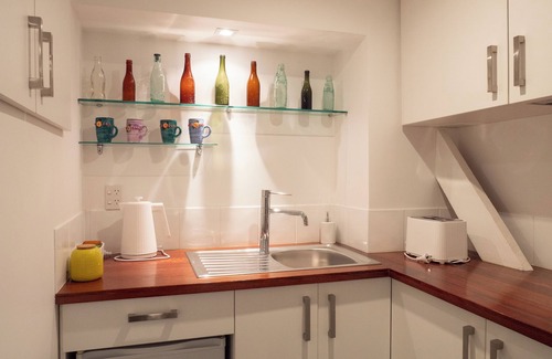 Plimmerton Appartement | Punga Hideaway- Set amongst native bush and birdsong