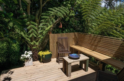 Plimmerton Appartement | Punga Hideaway- Set amongst native bush and birdsong