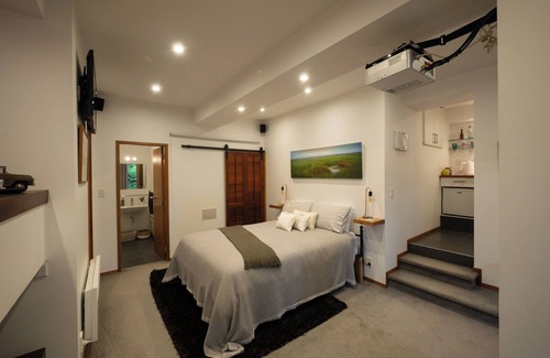 Plimmerton Appartement | Punga Hideaway- Set amongst native bush and birdsong