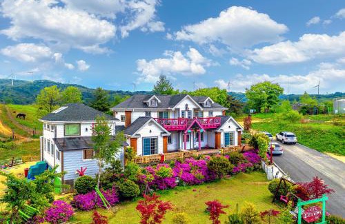 Daegwallyeong Maison | Pungcha & Herb Pension
