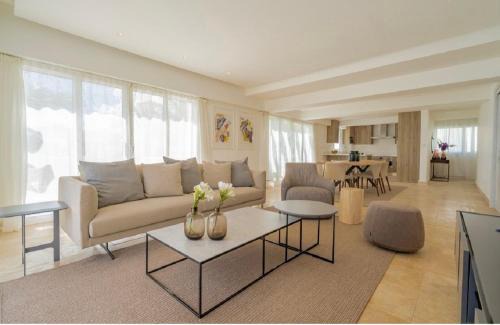 Cap Cana Marina Appartement | Punta Palmera Beach Front and pool views Cap Cana