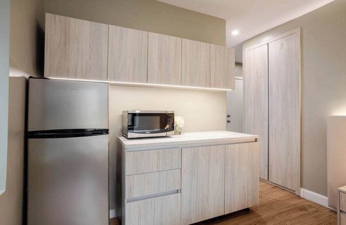 Gay Village Hôtel | Pure King – Berri-UQAM Escape