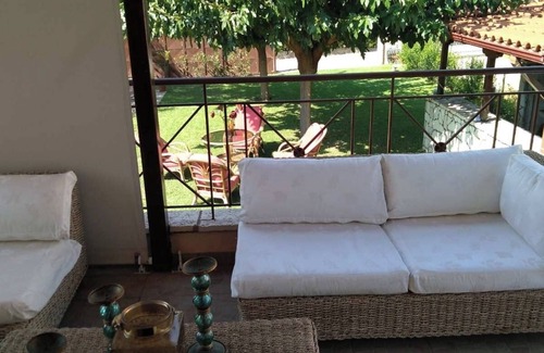 Longos Appartement | Pure relaxation: Well-kept holiday home in Loggos with garden, close to the beac