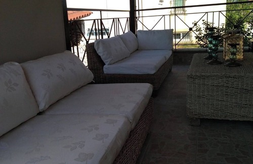 Longos Appartement | Pure relaxation: Well-kept holiday home in Loggos with garden, close to the beac