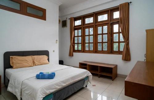 Ciputat Hôtel | Puri Saras Bintaro Syariah Mitra RedDoorz