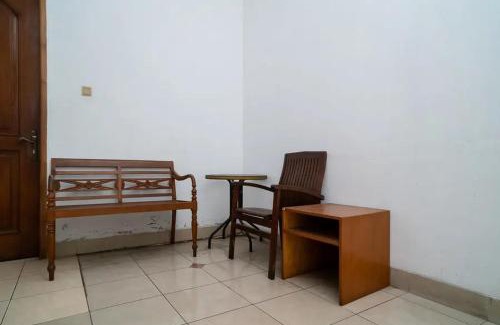 Ciputat Hôtel | Puri Saras Bintaro Syariah Mitra RedDoorz