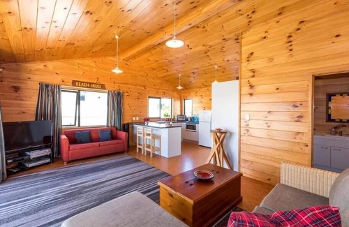 Mount Maunganui Maison | Puriri Beach Pad with direct beach access
