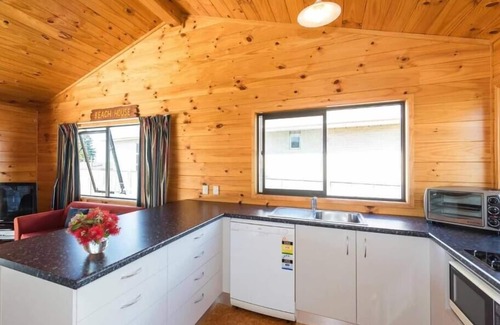 Mount Maunganui Maison | Puriri Beach Pad with direct beach access