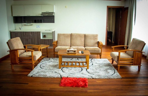 Sampov Meas Hôtel | Pursat Riverside Hotel and Spa