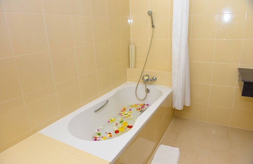 Sampov Meas Hôtel | Pursat Riverside Hotel and Spa