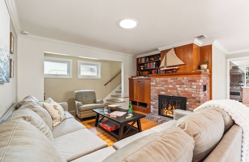 Point Loma Heights Maison | Putting Green, Firepit + Game Room & Outdoor Dining Near Beaches | Zola Street