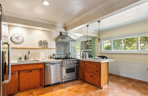 Point Loma Heights Maison | Putting Green, Firepit + Game Room & Outdoor Dining Near Beaches | Zola Street