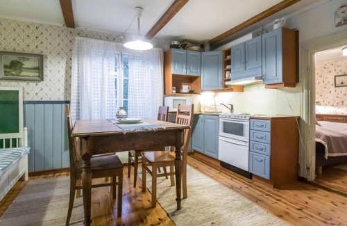 Karjalohja Maison | Puutarhurin mökki by Interhome