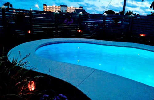 Kiska Beach Appartement | PVT POOL, 2 Br 1 Ba Apt. 1 Street Fr. bch. July special 50%off golfcart.