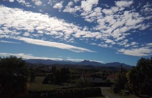 Saint-Gaudens Appartement | Pyrenees Vue - Vues Fantastique, Calme, Jardin, Piscine, Parking Gratuit Sur Place