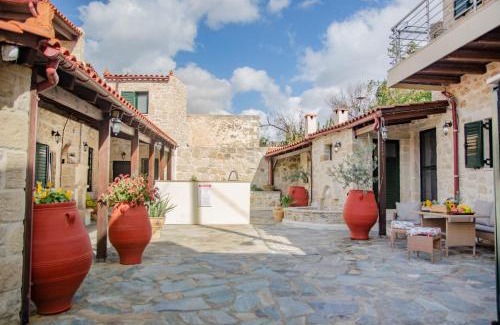 Pirgou Maison | Pyrgou Villa with Shared Swimming pool