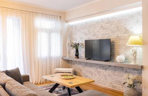 Pythagorion Appartement | Pythagorio Blue Street Apartment with Balcony