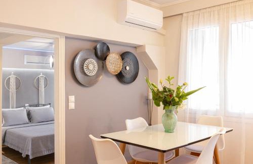 Pythagorion Appartement | Pythagorio Blue Street Apartment with Balcony