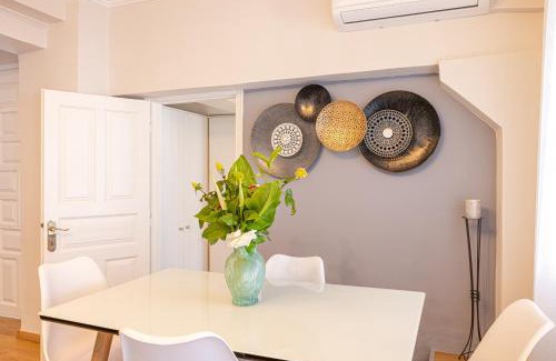 Pythagorion Appartement | Pythagorio Blue Street Apartment with Balcony