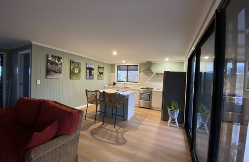 Budgee Budgee Cabine | Q1 on Crestview, Adorable 1 Bedroom Farm Stay Cabin