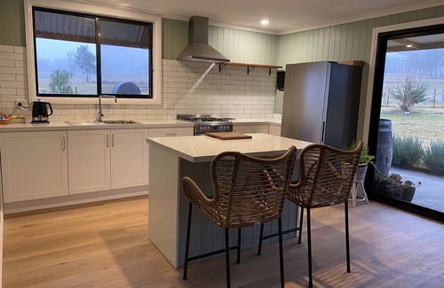 Budgee Budgee Cabine | Q1 on Crestview, Adorable 1 Bedroom Farm Stay Cabin