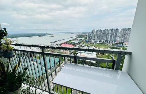 District 7 Appartement | Q7 Riverside 2 bed rooms w River-view, Netflix & Pool