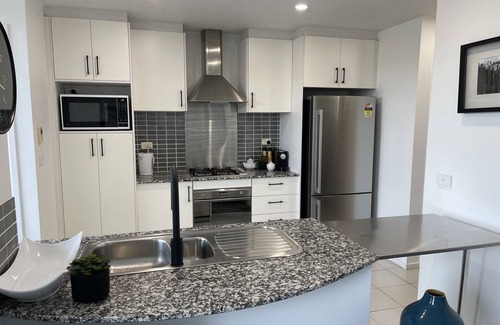 Queanbeyan East Appartement | Qbn Cracker 2B, 2BA, 2 secure carparks