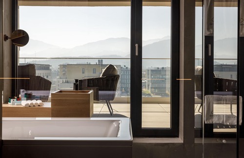 Tractorul Hôtel | Qosmo Brasov Hotel