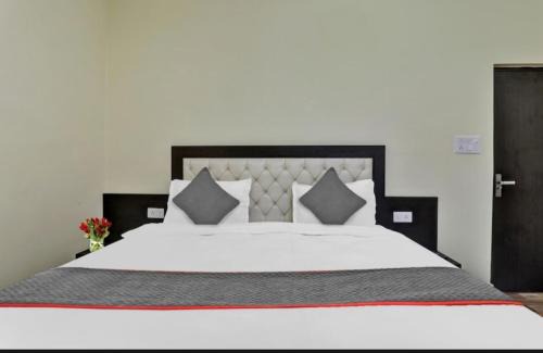East of Kailash Hôtel | QOTEL HOTEL, Lotus Temple
