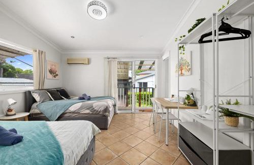 Lidcombe Maison | Quadruple Ensuite Room - Nearby Stations & Shops