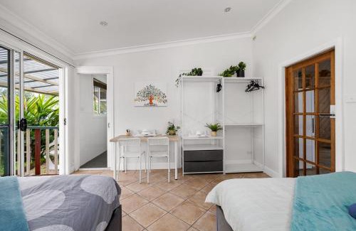 Lidcombe Maison | Quadruple Ensuite Room - Nearby Stations & Shops