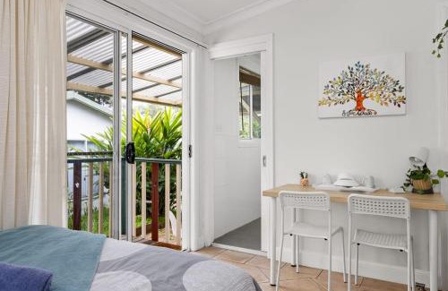 Lidcombe Maison | Quadruple Ensuite Room - Nearby Stations & Shops