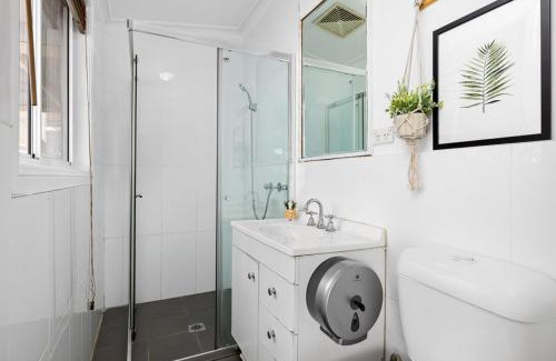 Lidcombe Maison | Quadruple Ensuite Room - Nearby Stations & Shops