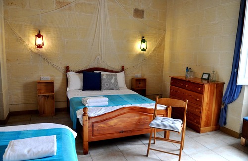 Santu Pietru Lit Et Petit-Déjeuner | Chambre Quadruple dans un B&B au coeur de Gharb