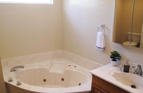 Dunbar Spring Appartement | Quail's Nest - Downtown Studio