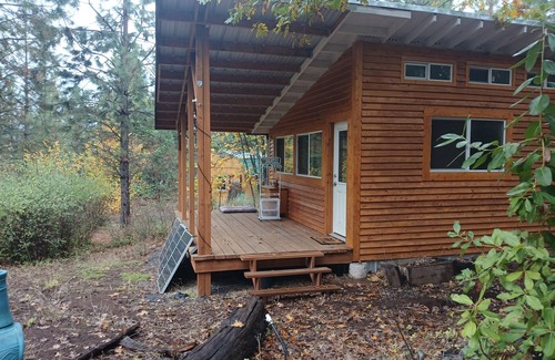 Trail Maison | Quaint 1-bedroom RV retreat in Trail