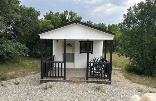 Mineral Wells Maison | Quaint 1 Bedroom 1 Bath Home on 65 acre ranch.